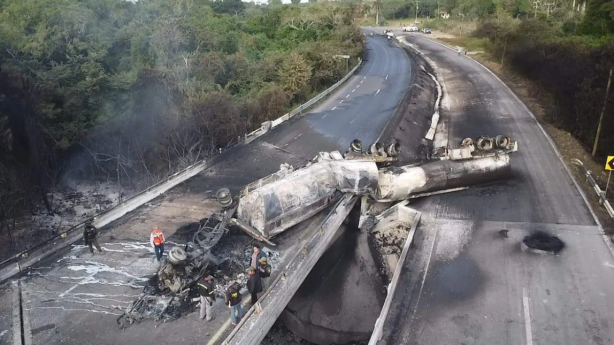 Choque y explosión de pipas en la carretera Tampico-Tuxpan deja dos muertos José Luis Tapia (1)